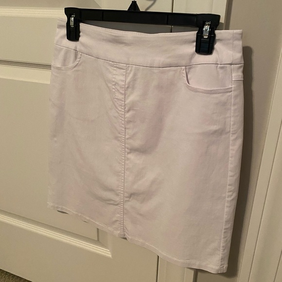 Slimsation 19” Skort in White - Picture 1 of 7